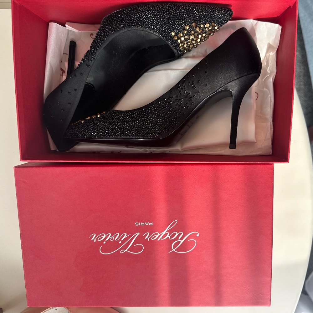 Roger Vivier Embellished Satin Pumps